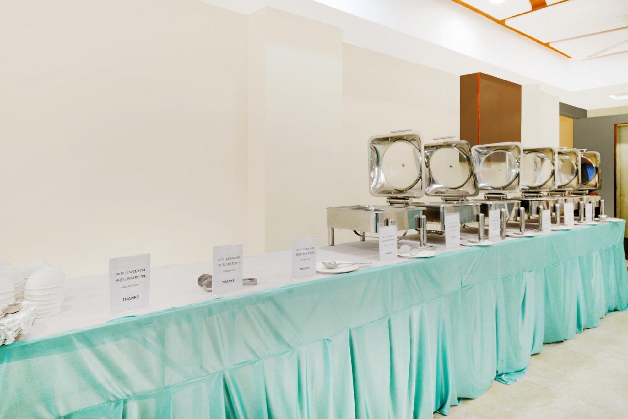 Hotel Desert Inn Tharad Ngoại thất bức ảnh