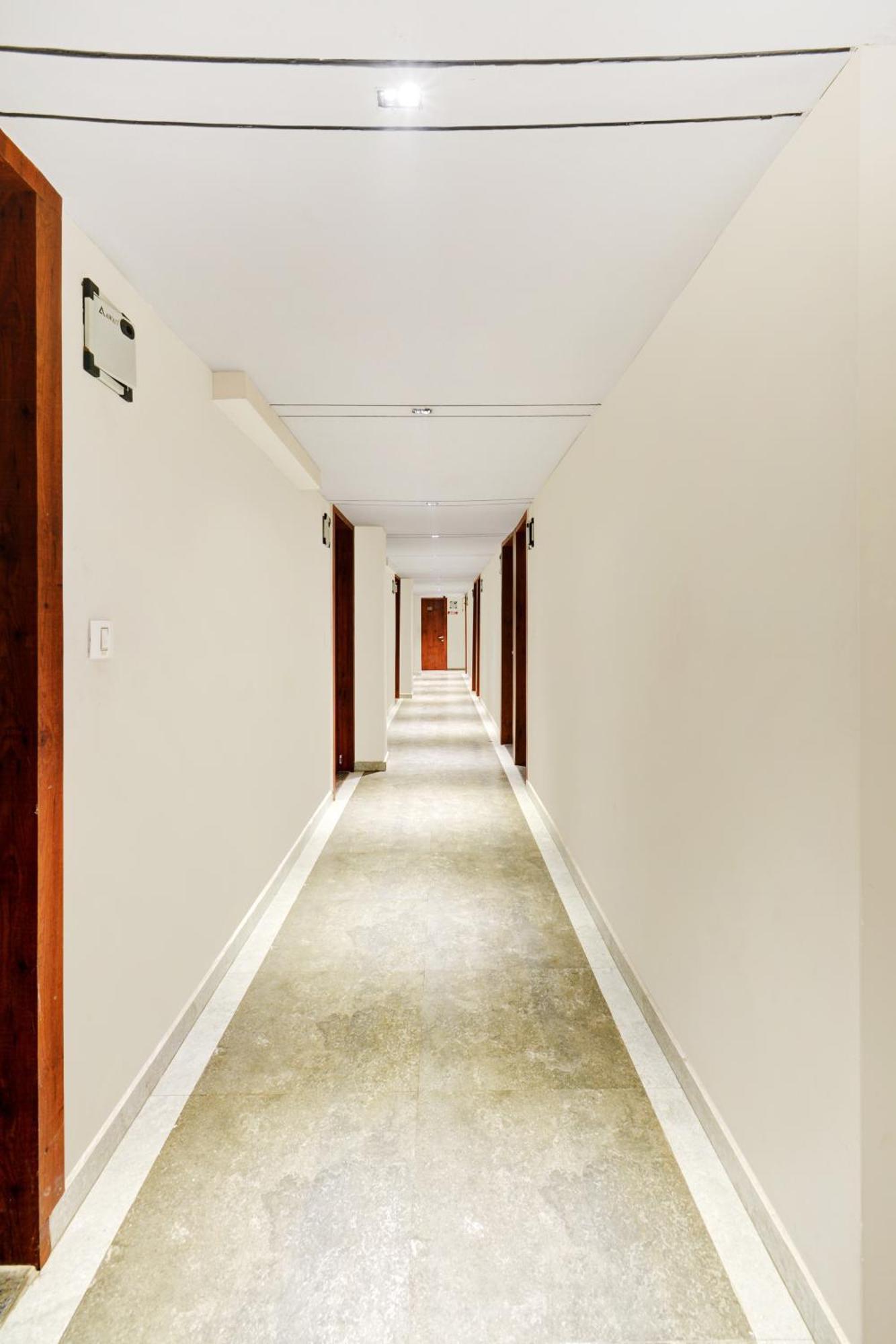 Hotel Desert Inn Tharad Ngoại thất bức ảnh