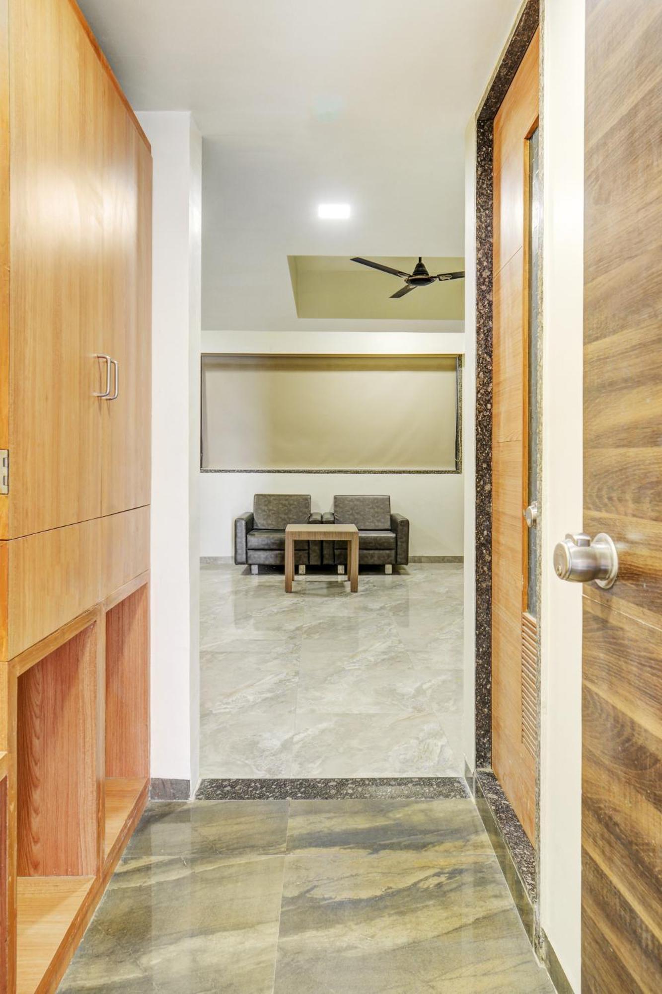 Hotel Desert Inn Tharad Ngoại thất bức ảnh