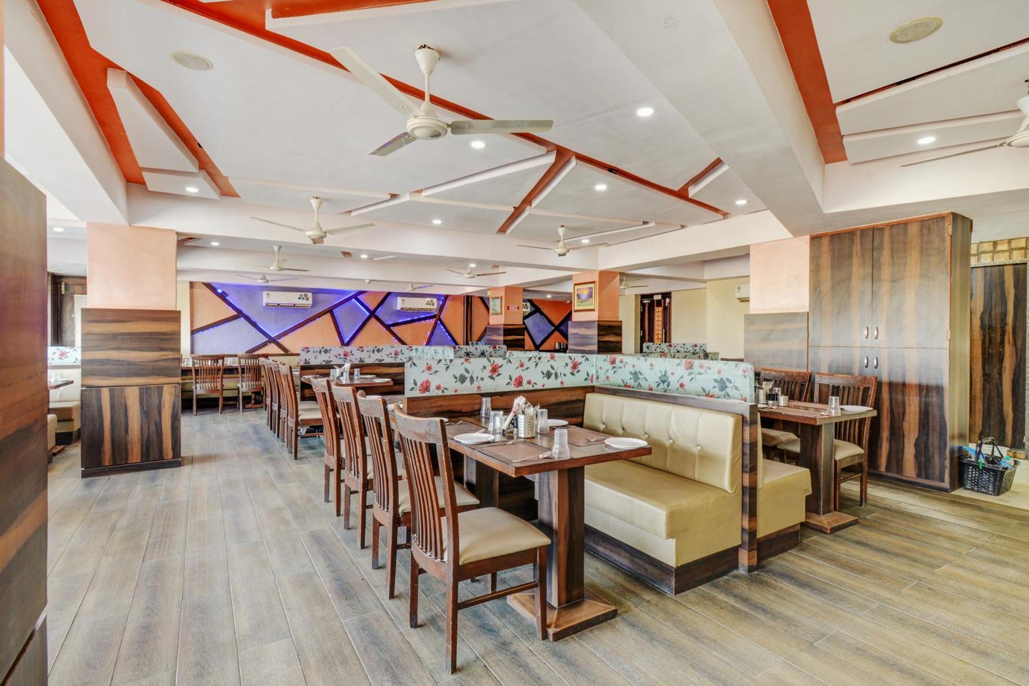 Hotel Desert Inn Tharad Ngoại thất bức ảnh
