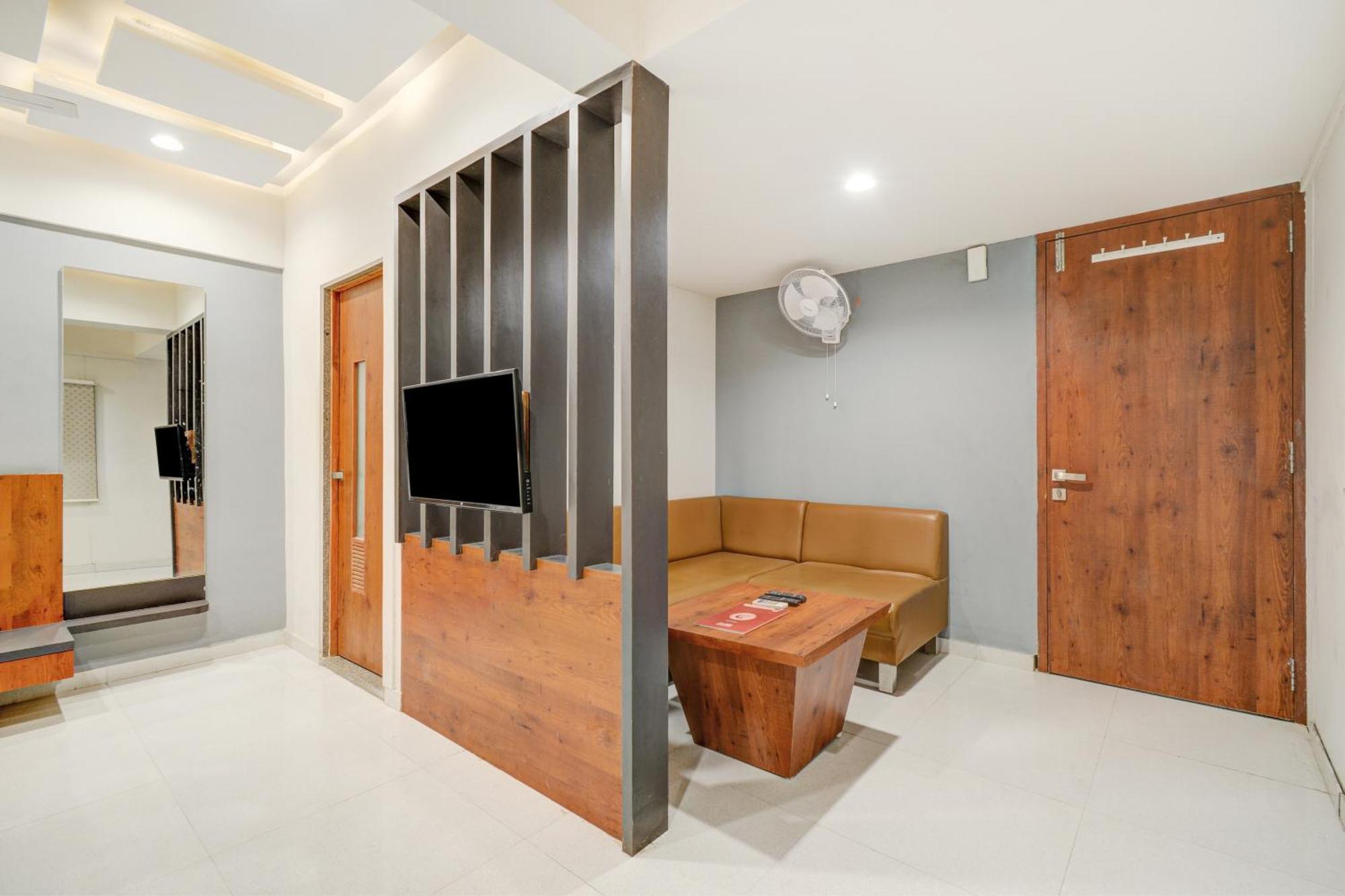 Hotel Desert Inn Tharad Ngoại thất bức ảnh