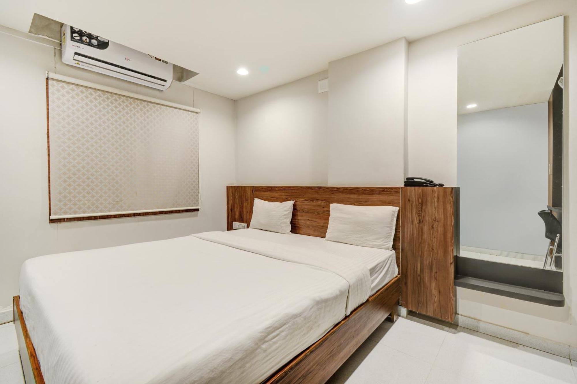 Hotel Desert Inn Tharad Ngoại thất bức ảnh